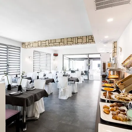Hotel Canarino Riva del Garda